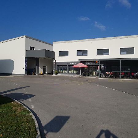 Apartmaji Jankovic Logatec Zewnętrze zdjęcie