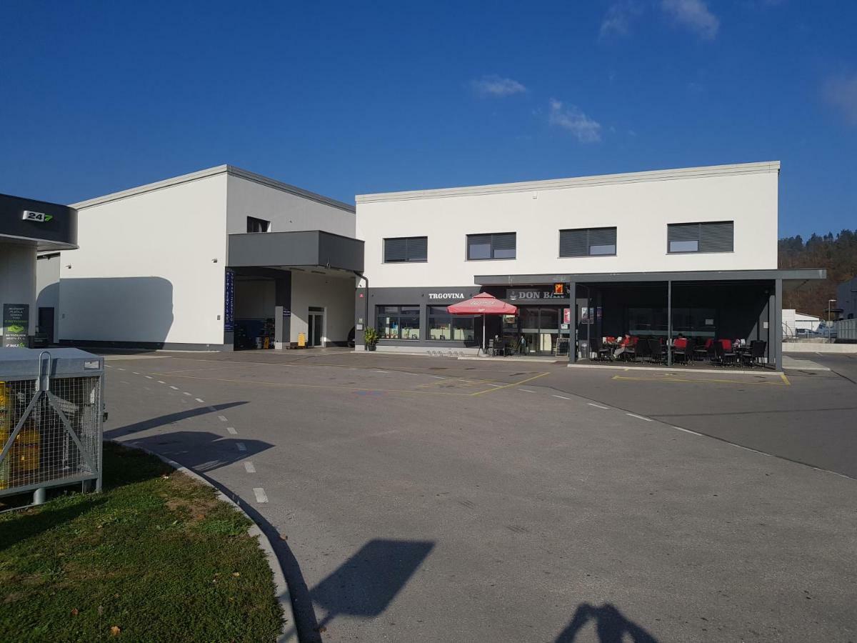 Apartmaji Jankovic Logatec Zewnętrze zdjęcie