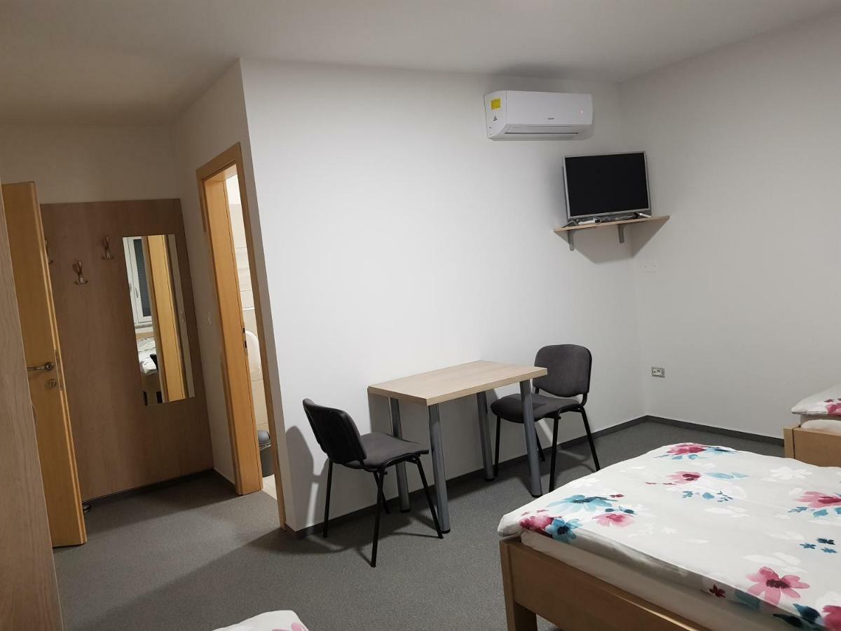 Apartmaji Jankovic Logatec Zewnętrze zdjęcie