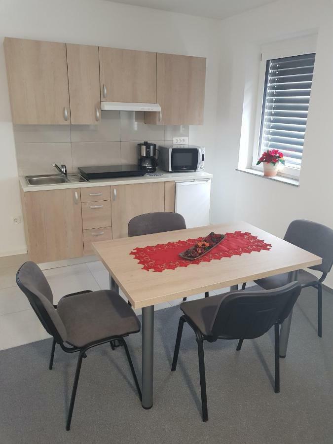 Apartmaji Jankovic Logatec Zewnętrze zdjęcie