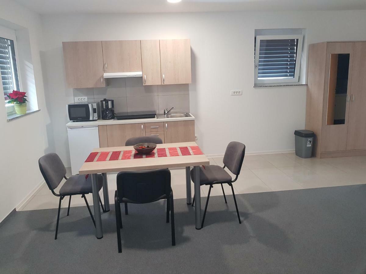 Apartmaji Jankovic Logatec Zewnętrze zdjęcie